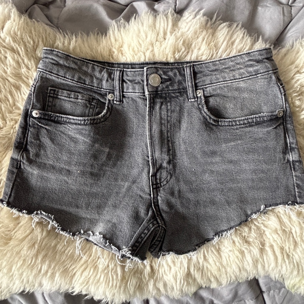 H&M Women’s Cut-Off Denim Shorts